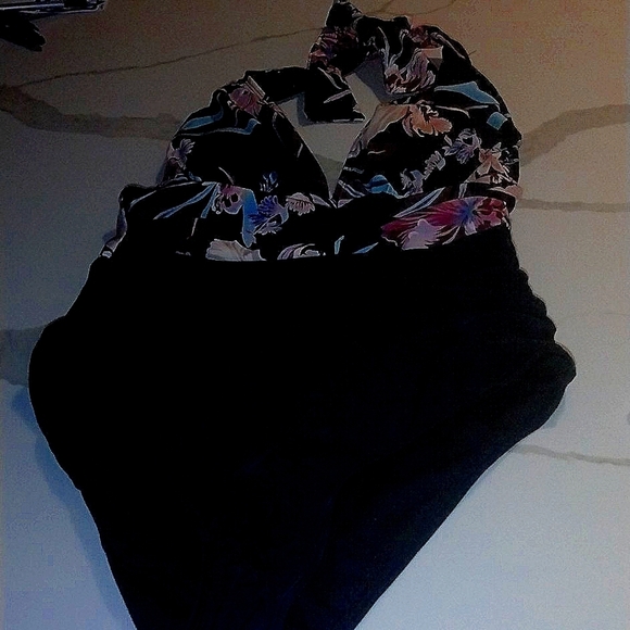 Cupshe Classic Plunge Halter Tummy Control One Piece Swimsuit with Floral Print - Picture 4 of 5